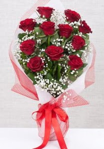 11 kırmızı gülden buket çiçeği  İstanbul Taksim online çiçek gönderme sipariş 