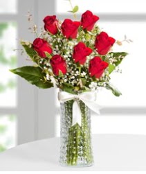 7 Adet vazoda kırmızı gül sevgiliye özel  İstanbul Taksim çiçek , çiçekçi , çiçekçilik 