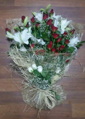 Kız isteme çiçekleri  İstanbul Taksim İnternetten çiçek siparişi  Kız söz nişan çiçeği