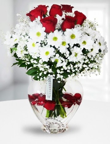 Kalp camda 7 gül kır çiçeği süper görsellik  İstanbul Taksim online çiçekçi , çiçek siparişi 