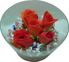  İstanbul Taksim online çiçek gönderme sipariş  5 adet gül ve cam tanzimde çiçekler