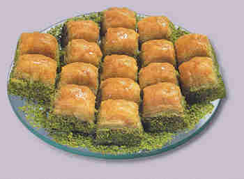 pasta tatli satisi essiz lezzette 1 kilo fistikli baklava  stanbul Taksim ieki maazas 