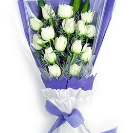  İstanbul Taksim çiçek satışı  11 adet beyaz gül buket modeli
