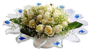  İstanbul Taksim uluslararası çiçek gönderme  11 adet Beyaz güller özel cam tanzim