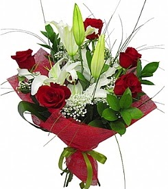 1 dal kazablanka 5 kırmızı gül buketi  İstanbul Taksim hediye sevgilime hediye çiçek 