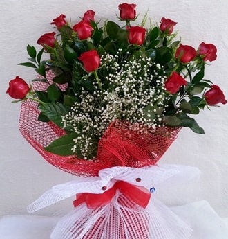 Kız isteme çiçeği buketi 13 adet kırmızı gül  İstanbul Taksim güvenli kaliteli hızlı çiçek 