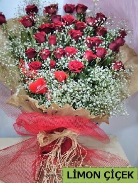 Kız isteme çiçeği buketi 33 kırmızı gülden  İstanbul Taksim ucuz çiçek gönder 