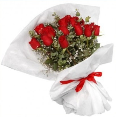 9 adet kırmızı gül buketi  İstanbul Taksim çiçek satışı 